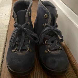 Navy and gray accent hiking boots barely worn